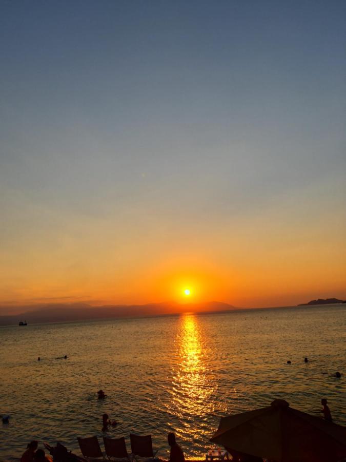 Central Apartment Near The Beach With Huge Private Terrace 路特奇 外观 照片
